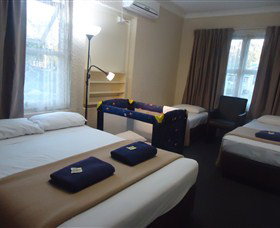 Kingsford Riverside Inn - VIC Tourism 0