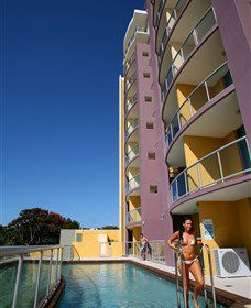 Hotel Gloria - VIC Tourism 3