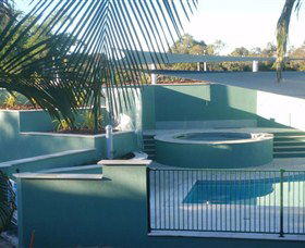 McNevins Logan Park Motel - VIC Tourism 0