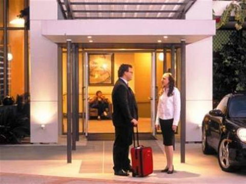 Quality Hotel Airport International - VIC Tourism 0