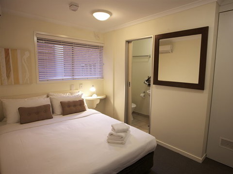 Snooze Inn - VIC Tourism 0
