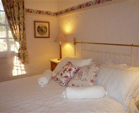 Rossmore Cottage - VIC Tourism 0