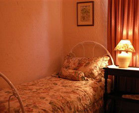 Rossmore Cottage - VIC Tourism 1