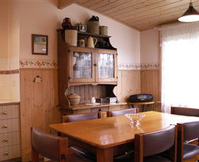 Rossmore Cottage - VIC Tourism 3