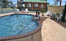 Holbrook Motor Village - VIC Tourism 0