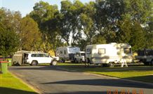 Holbrook Motor Village - VIC Tourism 4