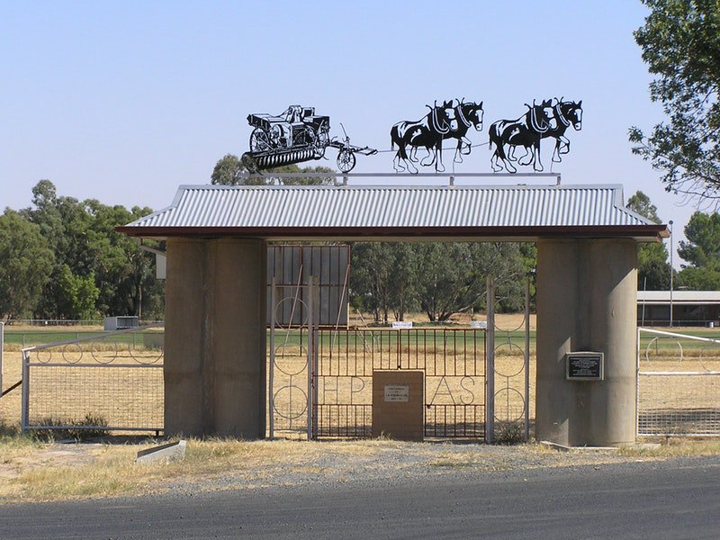 Henty NSW VIC Tourism