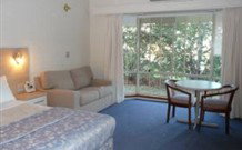 Hamilton's Townhouse Motel - Queanbeyan - VIC Tourism 3