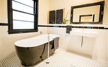 The Commercial Boutique Hotel - Tenterfield - VIC Tourism 0