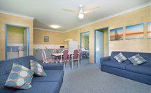 Ramsay Retro Farmstay - VIC Tourism 0