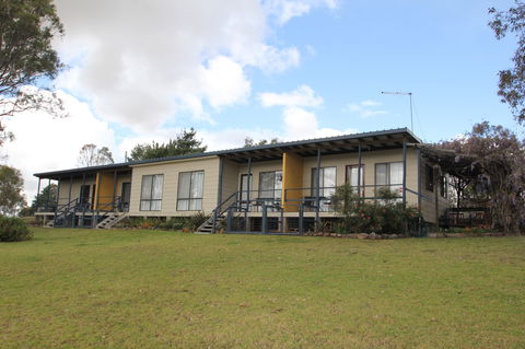 Bumblebrook Farm Motel - VIC Tourism 0