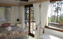 Chalet Swisse Spa Retreat - - VIC Tourism 3