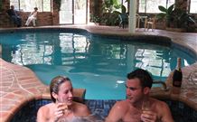 Chalet Swisse Spa Retreat - - VIC Tourism 6
