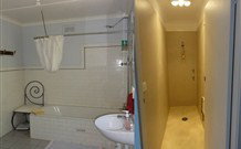 Patchwork Inn B & B - VIC Tourism 0