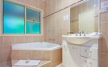 The Acreage Luxury B&B And Guesthouse - - VIC Tourism 1
