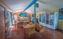 Riverina Hotel Holbrook - VIC Tourism 3