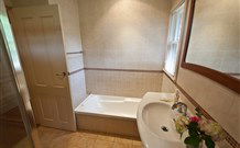 Bromyard Cottage - VIC Tourism 6