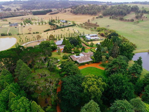 Book Barn Cottage - VIC Tourism 3