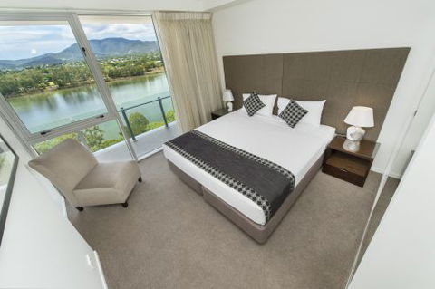 Empire Apartment Hotel - VIC Tourism 6