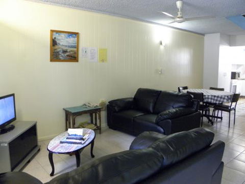 Townsville Seaside Apartments - VIC Tourism 6
