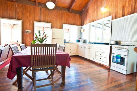Noosa Avalon Farm Cottages - VIC Tourism 12