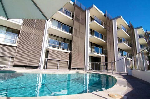 Merrima Court Holiday Apartments - VIC Tourism 1