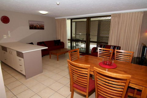 Merrima Court Holiday Apartments - VIC Tourism 2