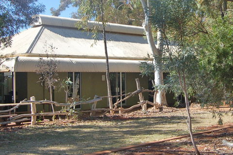 Ayers Rock - Outback Pioneer Lodge - VIC Tourism 2