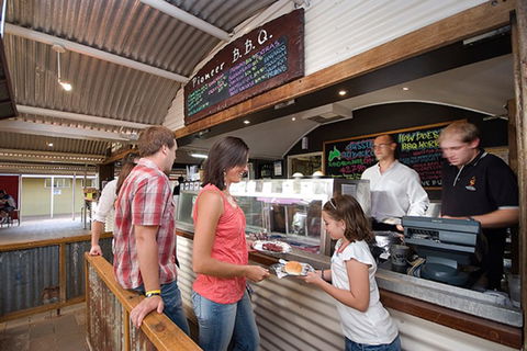 Ayers Rock - Outback Pioneer Lodge - VIC Tourism 5