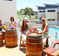Emu's Beach Resort - VIC Tourism