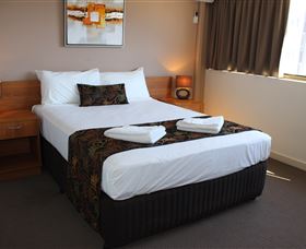 Gladstone Reef Hotel Motel - VIC Tourism 0