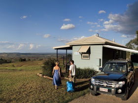 Hillview Cottages - VIC Tourism 0