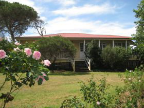 Hope Cottage Country Retreat At Assmanshausen Winery - VIC Tourism 0