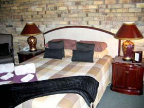 Centre Point Mid-City Motor Inn - VIC Tourism 1