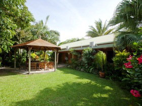 Cooktown Motel Pam's Place - VIC Tourism 1