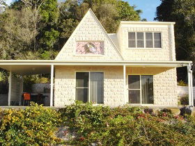Cooroy Country Cottages - VIC Tourism 3