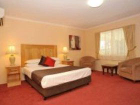 McNevins Maryborough Motel - VIC Tourism 0