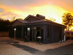 Mt Whitestone QLD VIC Tourism