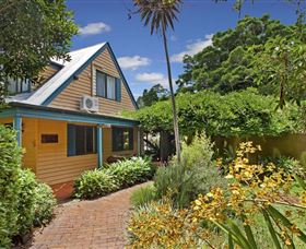 African Cottage, The Rondawel, Kalahari Cottage And Cape Cottage - VIC Tourism 1