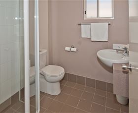 Redcliffe Motor Inn - VIC Tourism 3