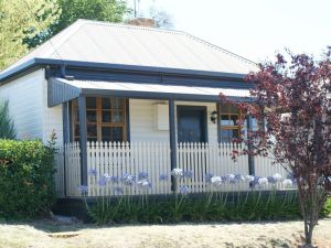 Pilcher Cottage - VIC Tourism 9