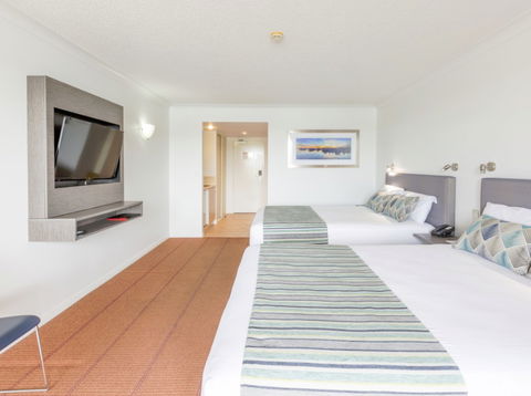 Ramada Hotel Hope Harbour - VIC Tourism 1