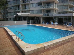 Pacific Regis Holiday Apartments - VIC Tourism 1
