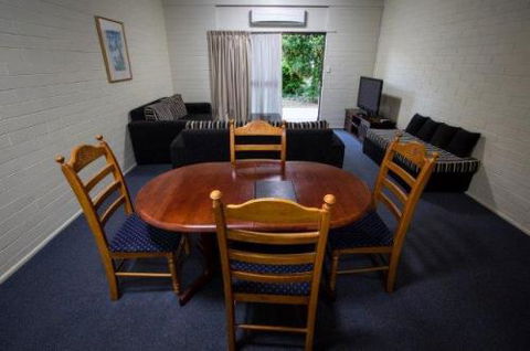 Emerald Gardens Motel & Apartments - VIC Tourism 22