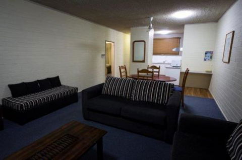 Emerald Gardens Motel & Apartments - VIC Tourism 28