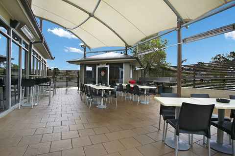 Lakeside Village Tavern - VIC Tourism 14