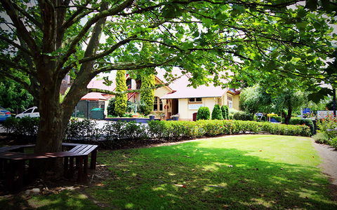 Cotswold Gardens Armidale - VIC Tourism 6
