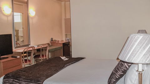 Best Western Sanctuary Inn - VIC Tourism 0