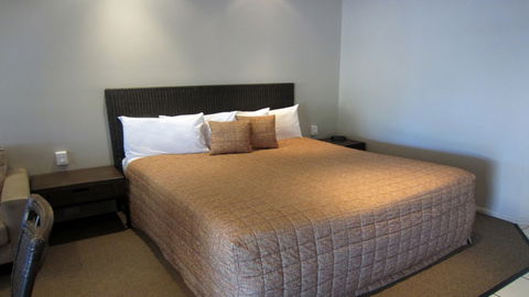 BEST WESTERN Bungil Creek Motel - VIC Tourism 0