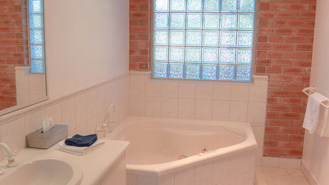 BEST WESTERN Coastal Waters Motor Inn - VIC Tourism 3